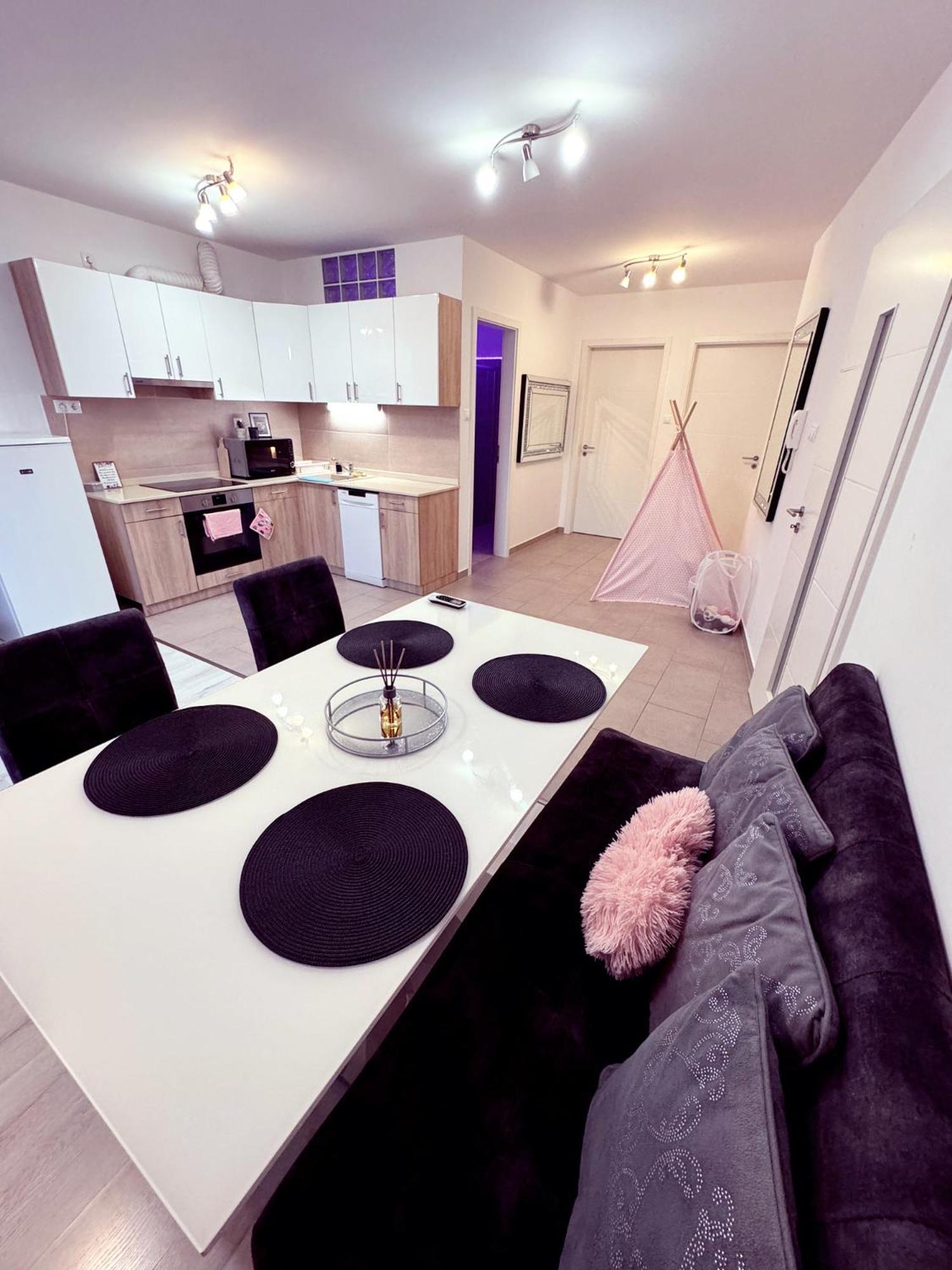 Exclusive Family Apartman Apartment Pecs Exterior photo